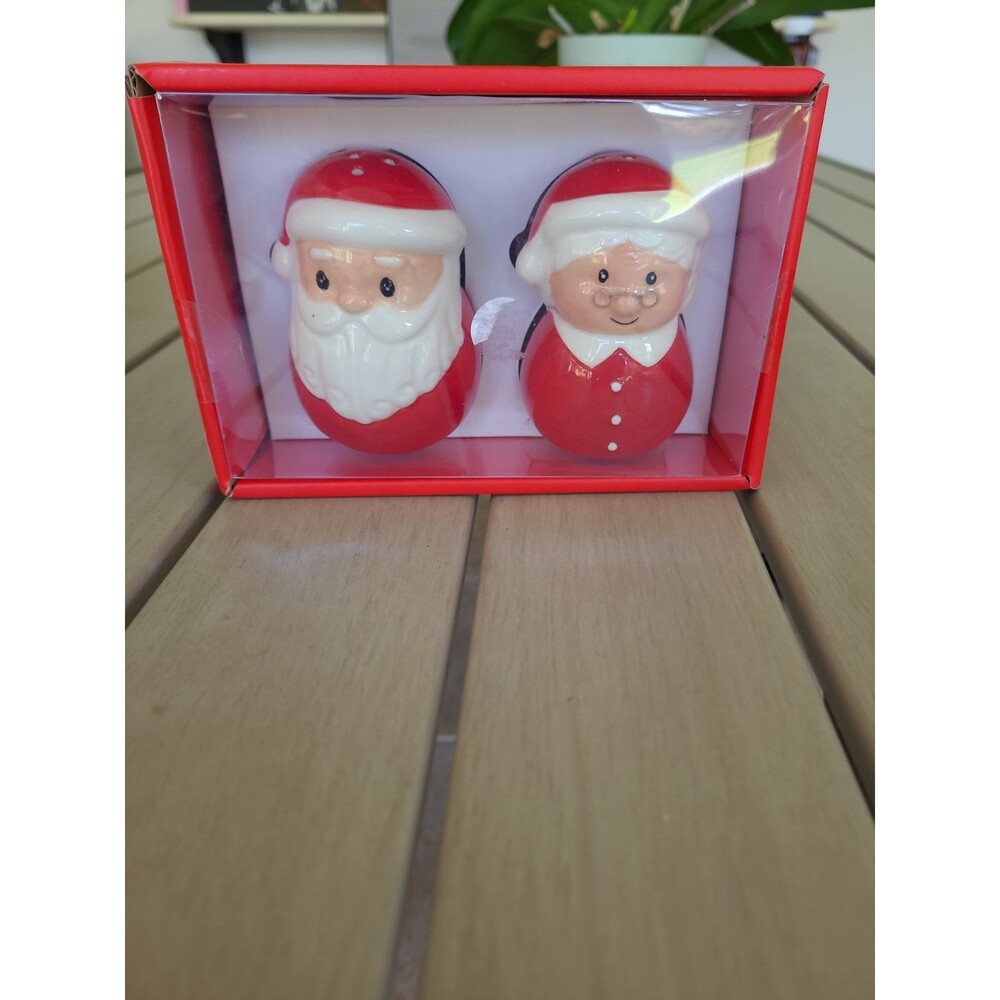 New Christmas Holiday Lane Santa And Mrs Clause Salt And Pepper Shakers Boxed